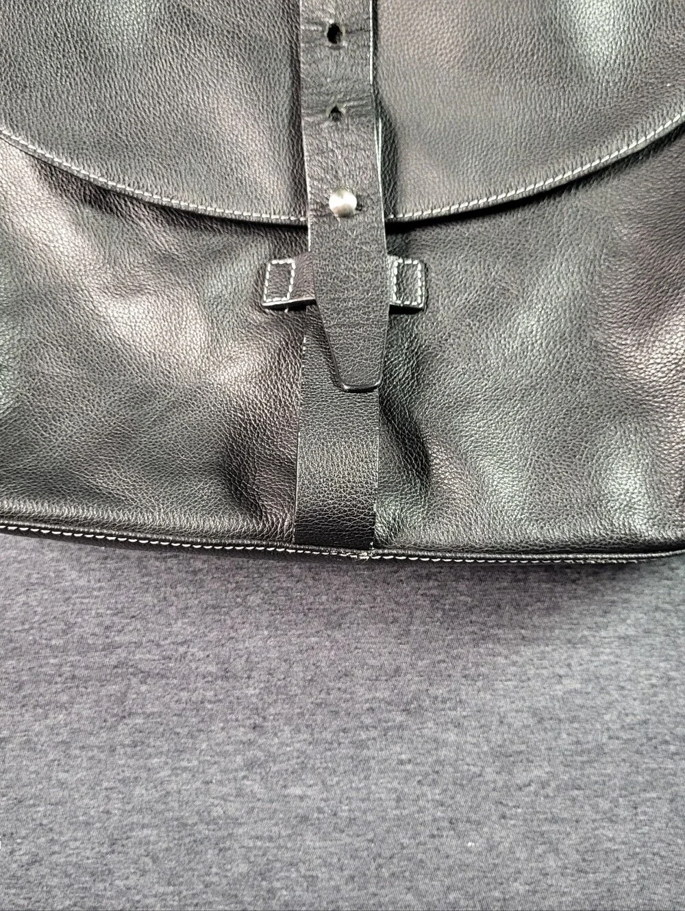 Kenneth Cole Classic Black Leather Messenger Bag with Adjustable Strap